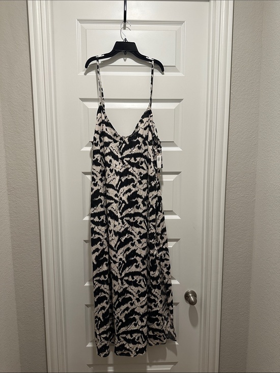 Old Navy Dresses & Skirts - Old Navy Black and White Spaghetti-Strap Maxi Dress
